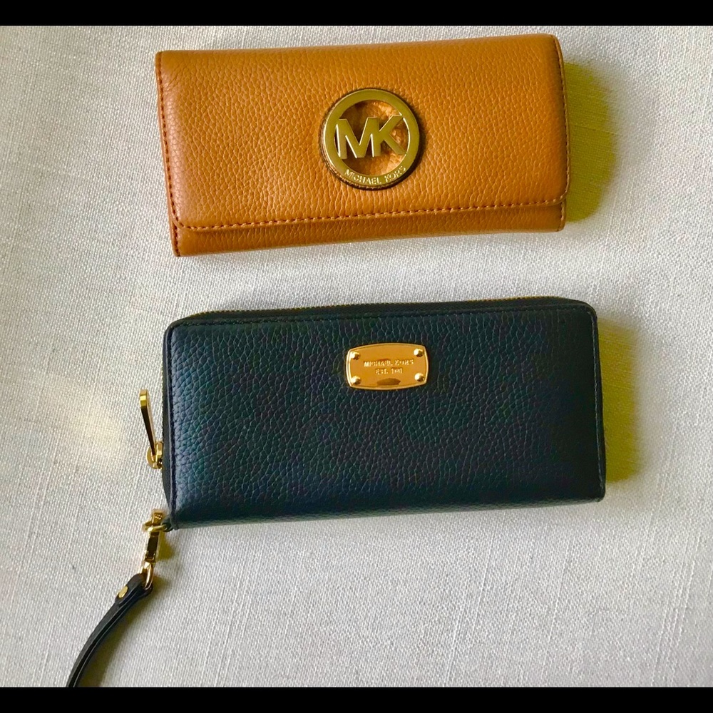 Micheal kors 2 wallets automatic